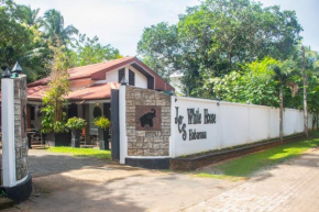 JC'S White House